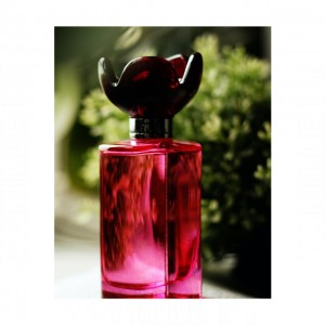 Oscar de la Renta Rose