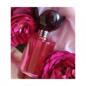 Oscar de la Renta Rose