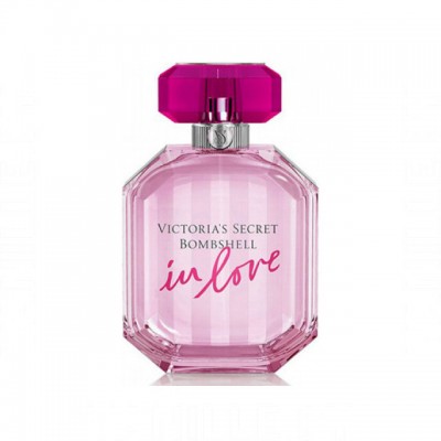 Victoria's Secret Bombshell In Love