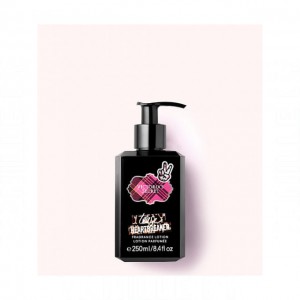 Victoria's Secret Tease Heartbreaker